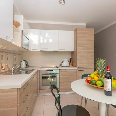 Suits Lav Apartman Podstrana